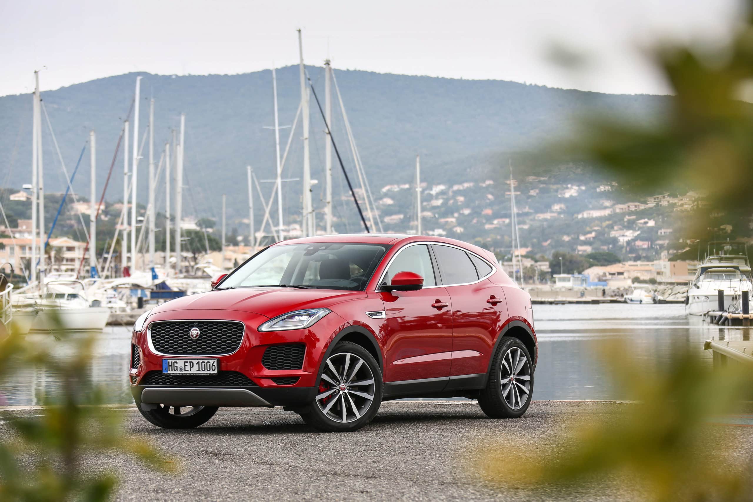 Jaguar E-Pace P200