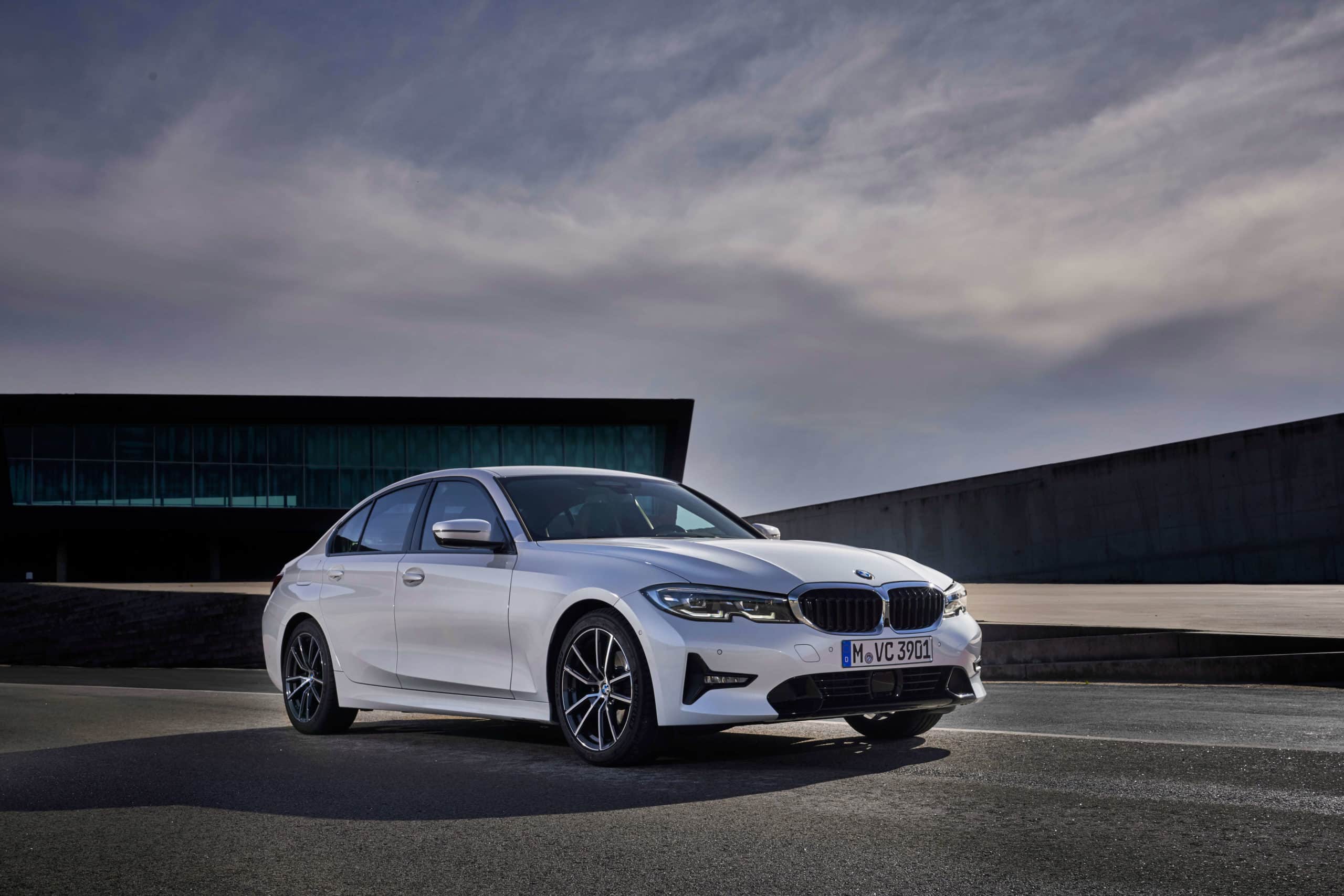 BMW 330e Advantage