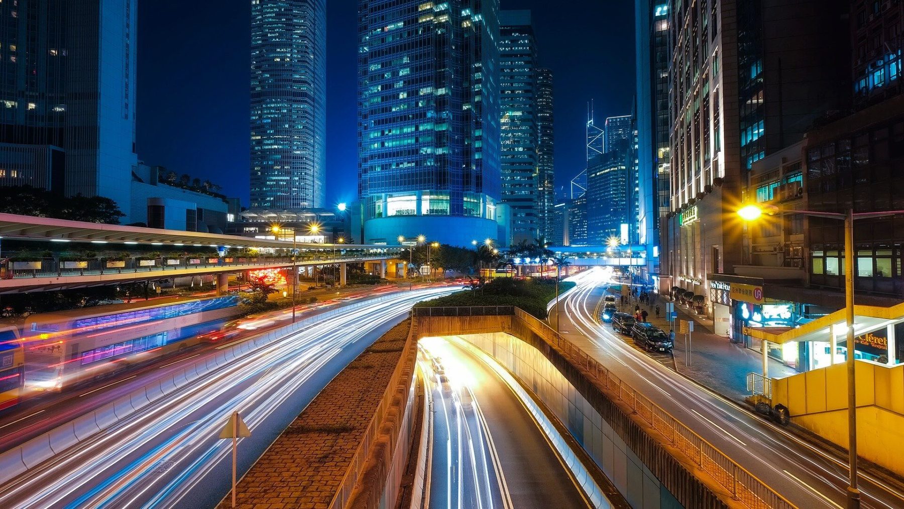 Autobahn bei Nacht