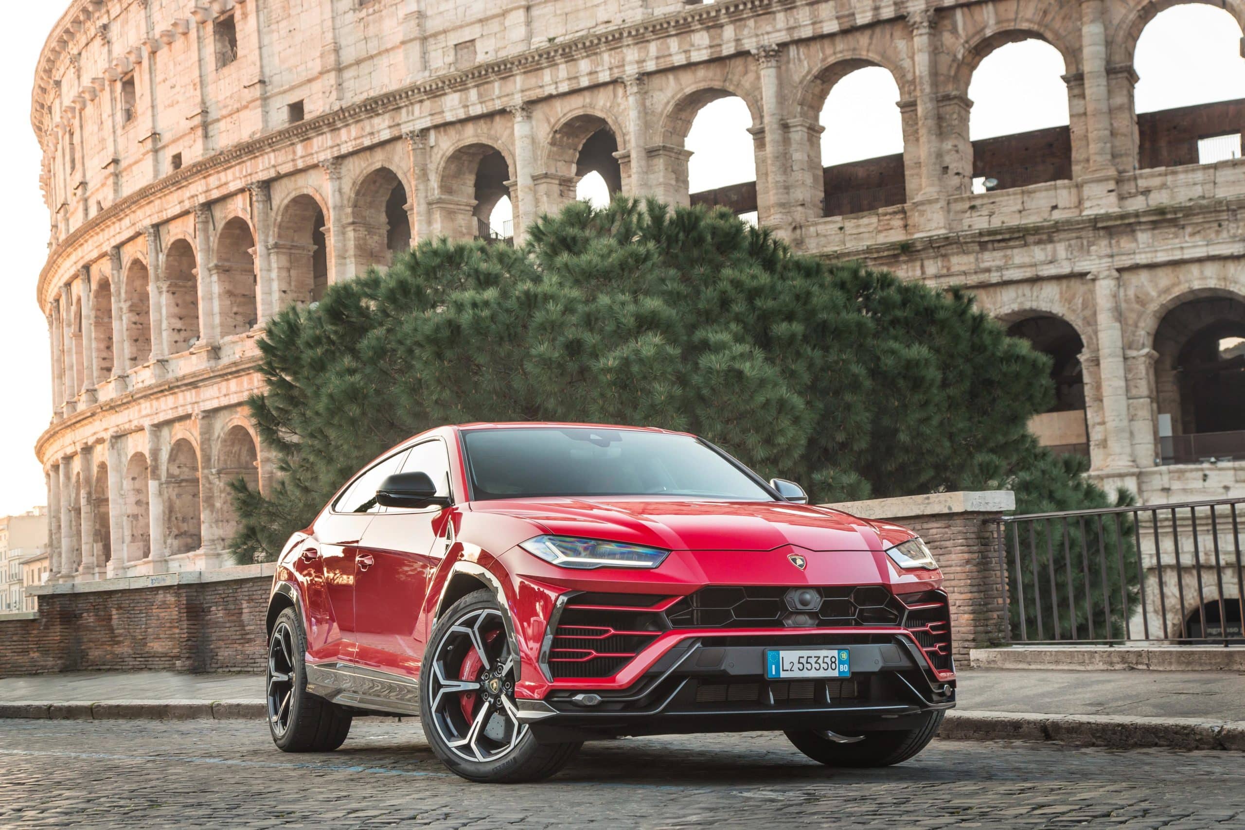 Lamborghini Urus am Kolosseum