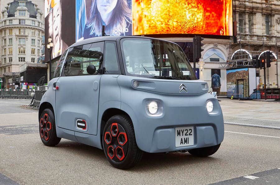 Citroën Ami in London am Piccadilly Circus