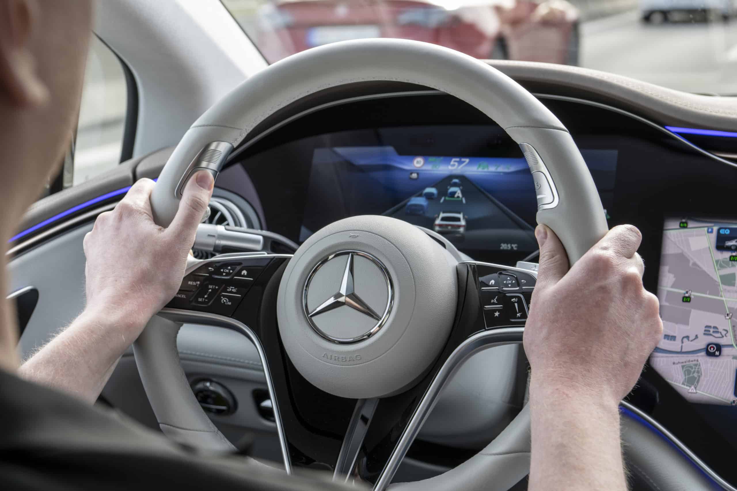 Verfügbarkeit des Mercedes-Benz Drive Pilot wird angezeigt