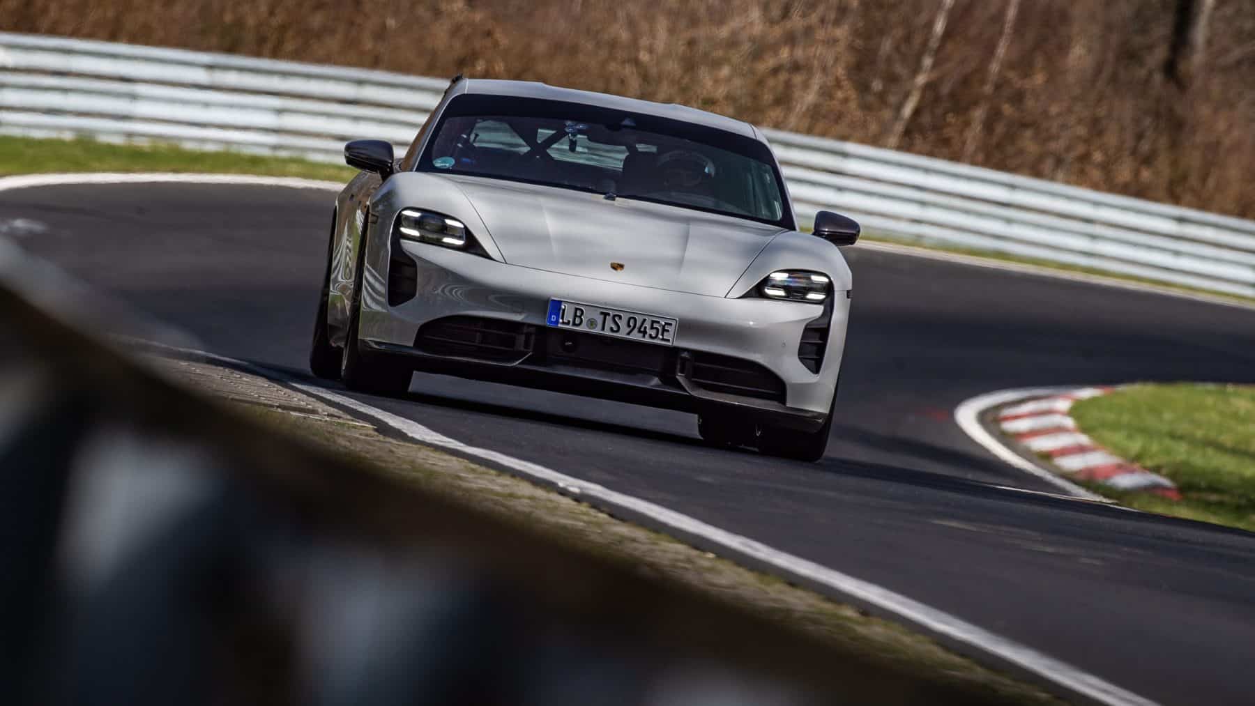 Porsche Taycan Turbo S auf dem Nürburgring