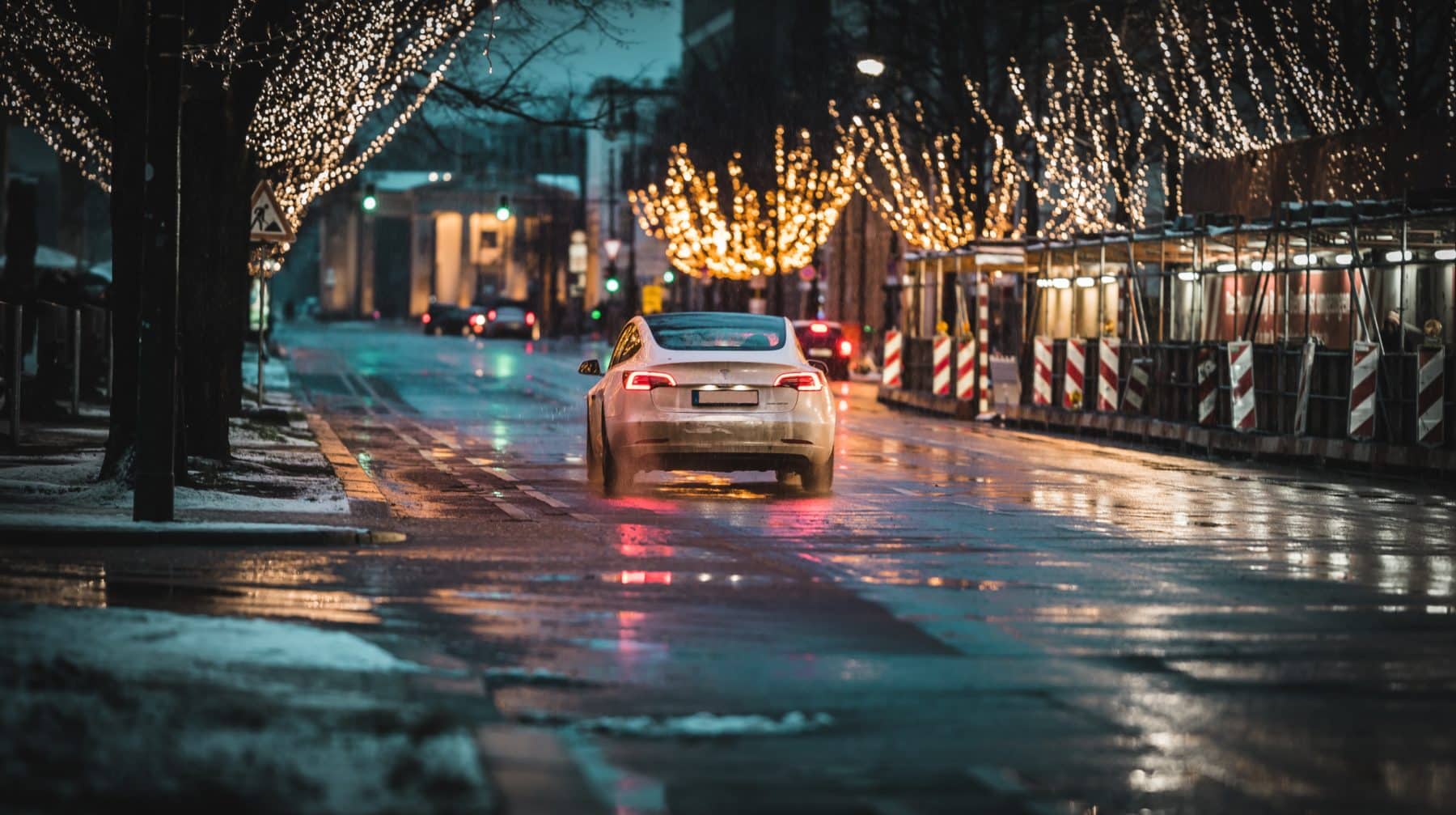Tesla im winterlichen Norwegen