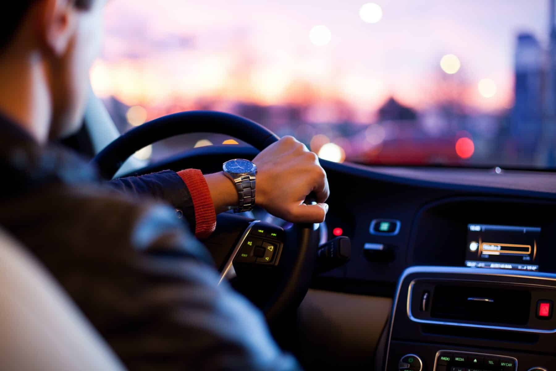 Muss man beim Autofahren den Führerschein und Fahrzeugschein dabei haben?