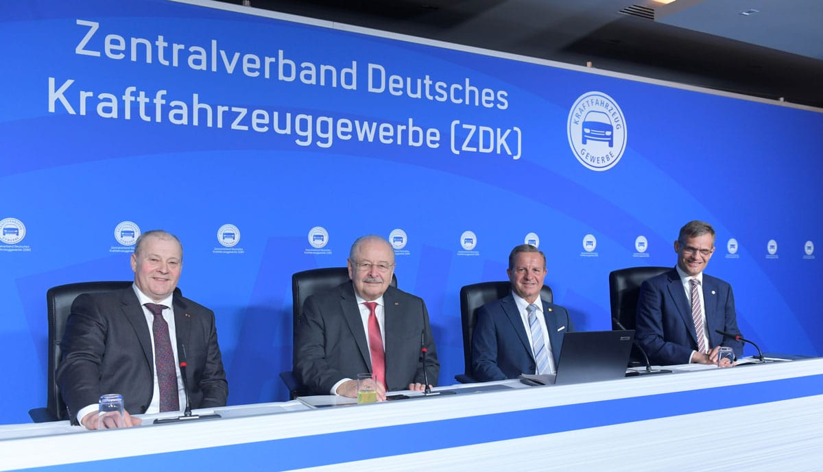 V. l. n. r: ZDK-Vizepräsident und Bundesinnungsmeister Detlef Peter Grün, ZDK-Präsident Jürgen Karpinski, ZDK-Vizepräsident Thomas Peckruhn und ZDK-Hauptgeschäftsführer Dr. Kurt-Christian Scheel