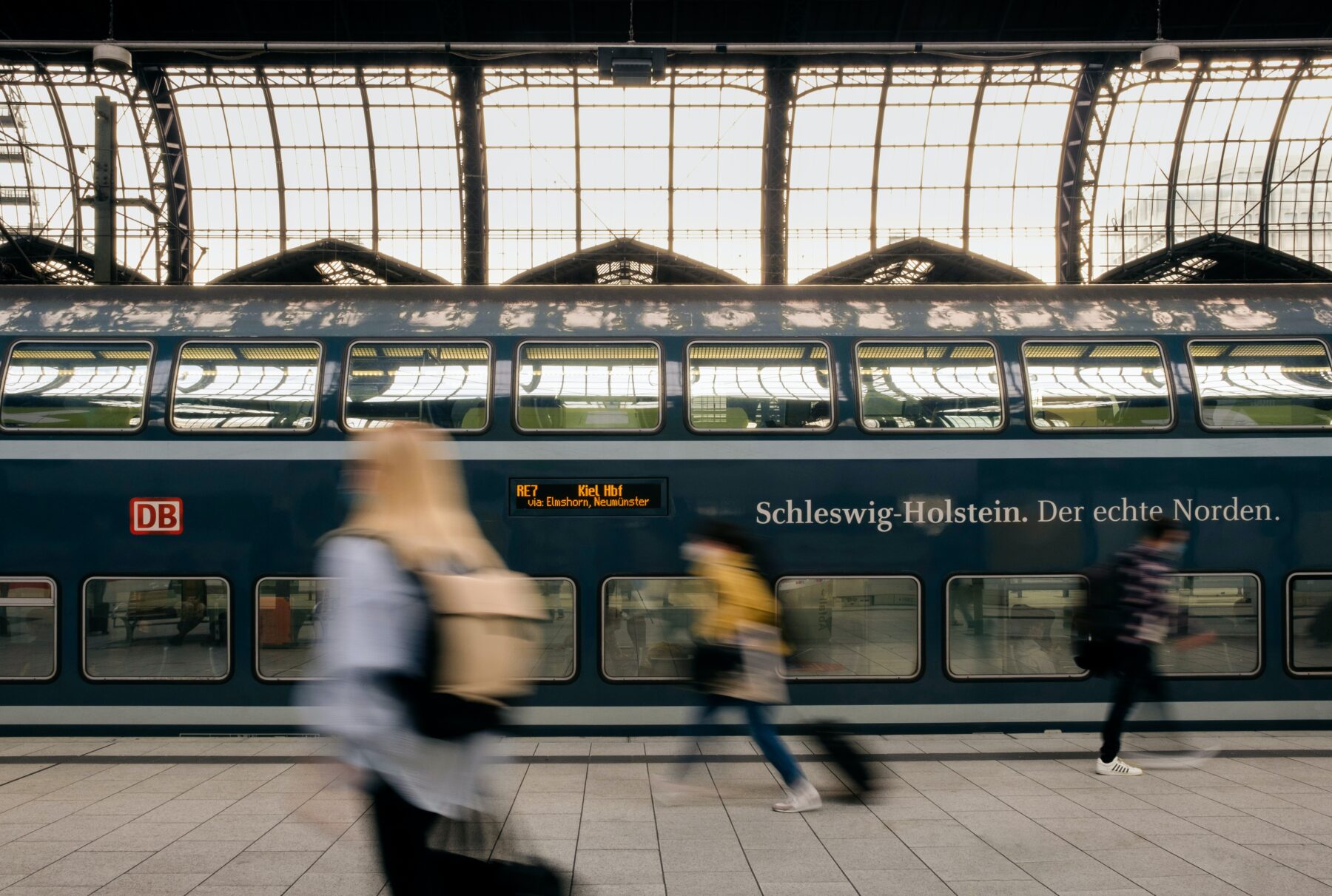 Regionalzug in Bahnhof