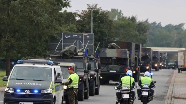 Bundeswehrkolonne-auf-der-Autobahn-So-verhalten-Sie-sich-richtig