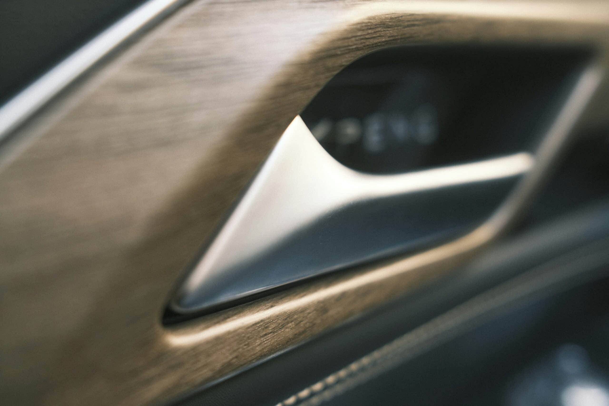 Dacora-Motors-Luxus-Elektroauto-mit-Holz-und-1930er-Jahre-Design