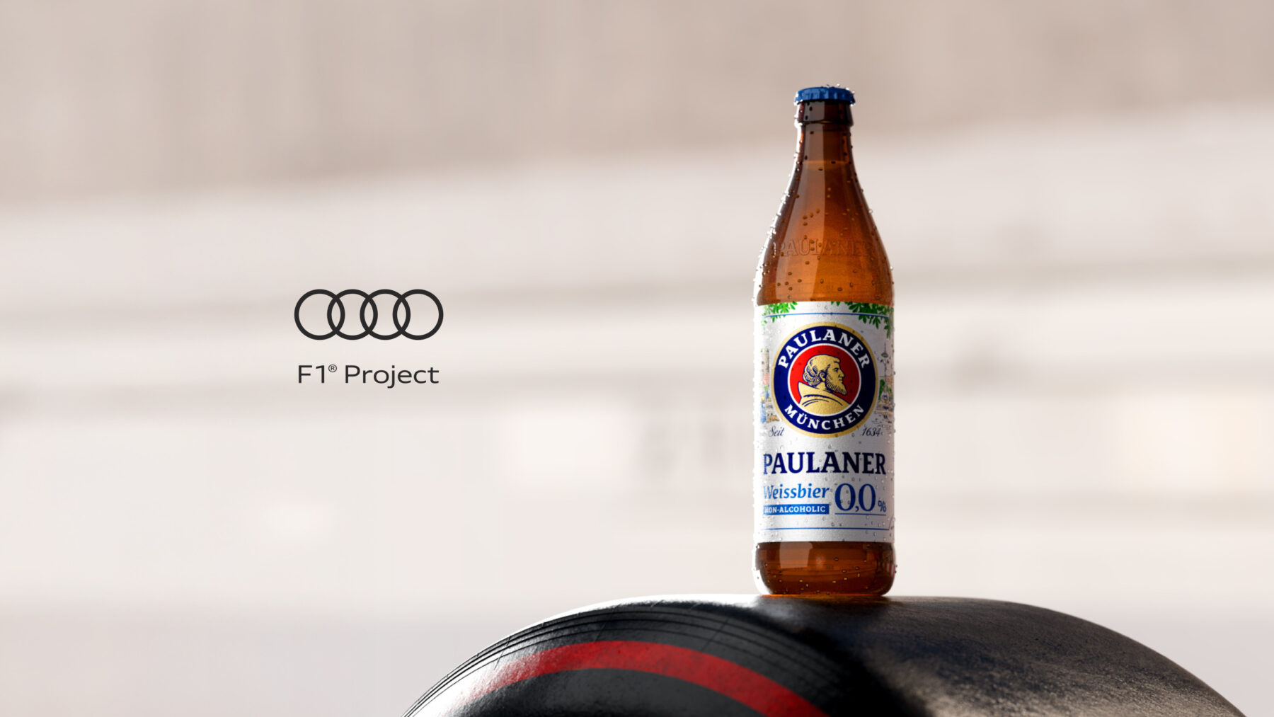 Paulaner Bierflasche auf Formel 1-Reifen