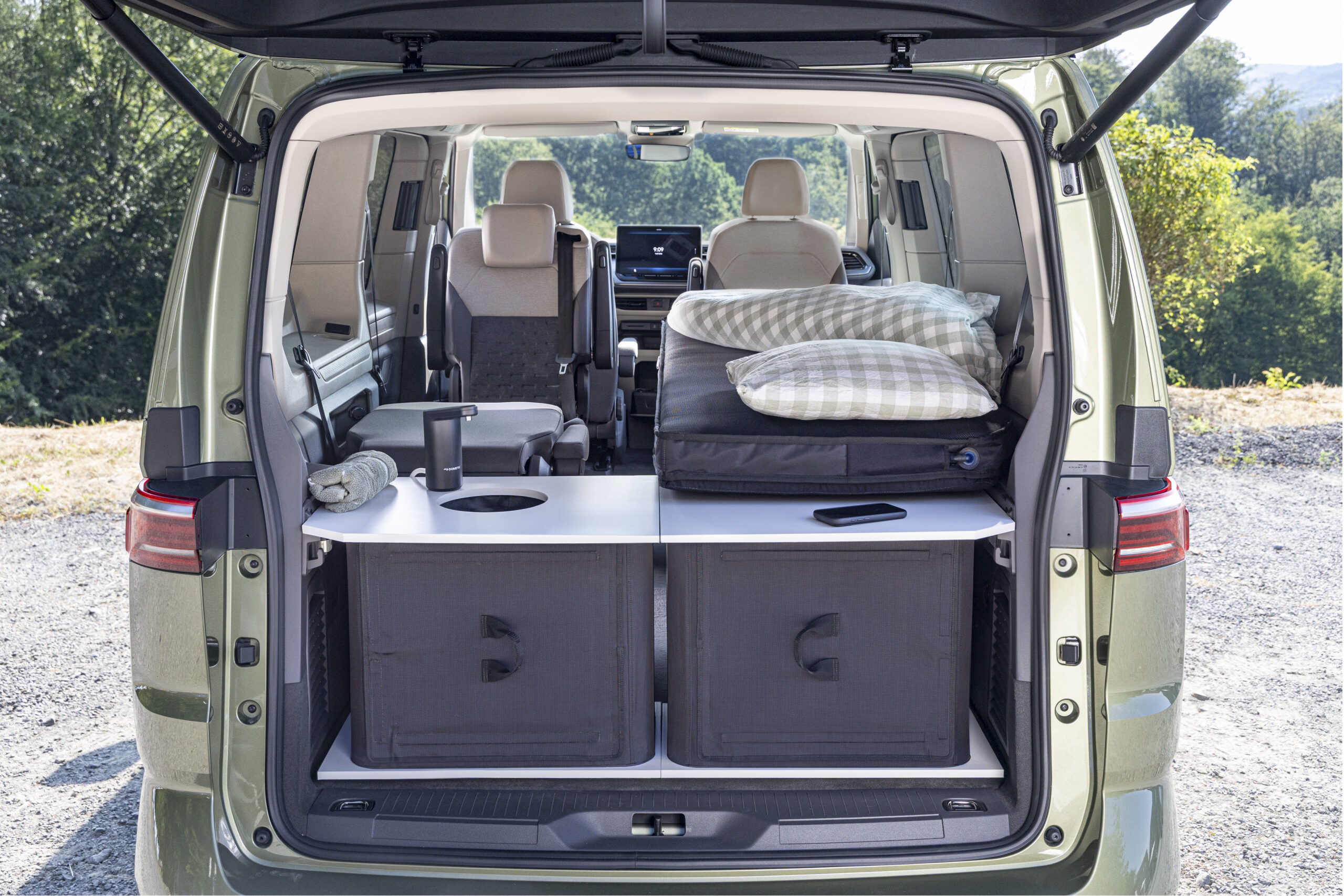 Modulares Bett in einem VW Multivan